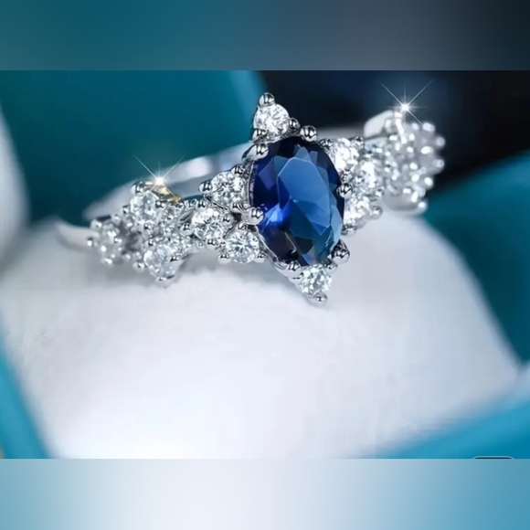 ♥️ 5 / $20 Silver and Deep Blue Gemstone Ring Size 7 💙 - Picture 9 of 12